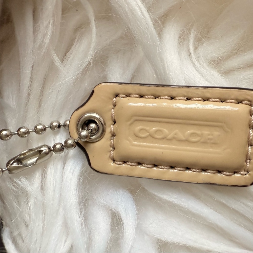 Coach Ashley Taupe Pattent Leather Flap Closure Credit Card Wristlet Wallet - Picture 7 of 8
